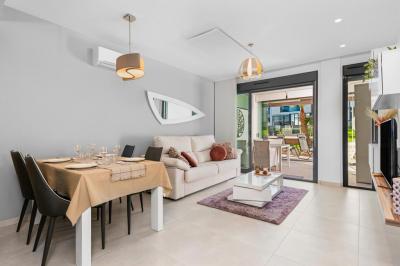 Apartamento en planta baja en Oasis Beach Punta Prima 9 Nº 035 in España Casas