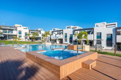 Apartamento en planta baja en Oasis Beach Punta Prima 9 Nº 035 on España Casas